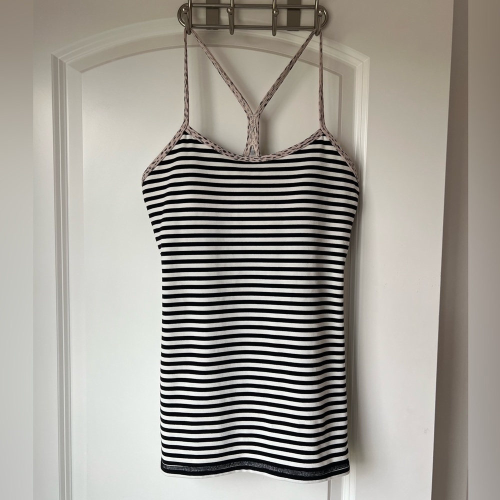Lululemon Black & White Striped Power Y Size 6
